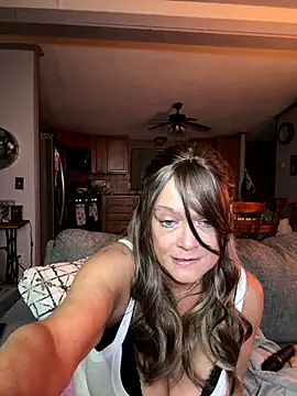 Snapshot of cowgirlc chatting on 09/28/25, 03:01 cowgirlc online show from 09/28/25, 03:01