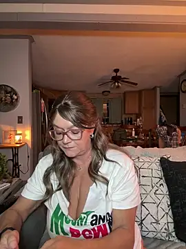 Snapshot of cowgirlc chatting on 10/01/25, 02:39 cowgirlc online show from 10/01/25, 02:39