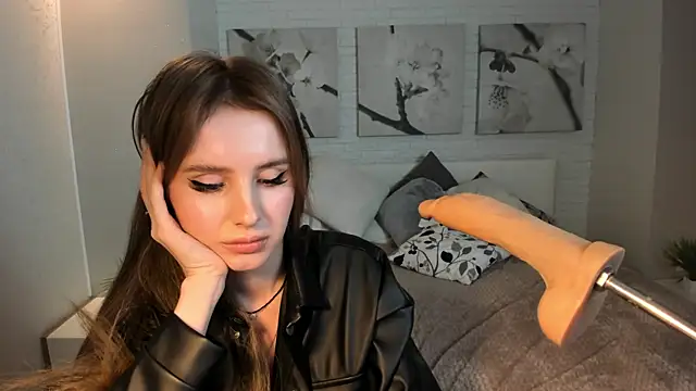 Betty June online show from 12/18/24, 04:42