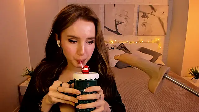 Betty June online show from 02/05/25, 02:08