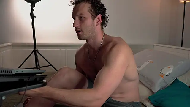 Snapshot of VIktorSecret chatting on 08/01/26, 04:23 VIktorSecret online show from 08/01/26, 04:23