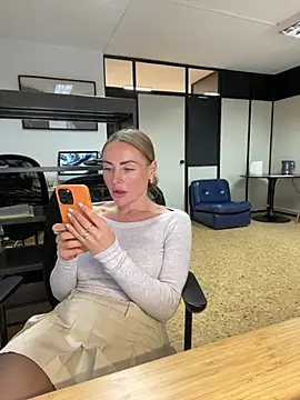 EmaSalis online show from 01/31/25, 12:51