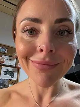 EmaSalis online show from 03/04/25, 01:38