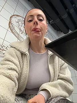 EmaSalis online show from 03/04/26, 08:31