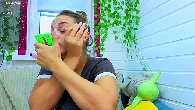 Misss Vikk online show from 09/24/25, 05:55