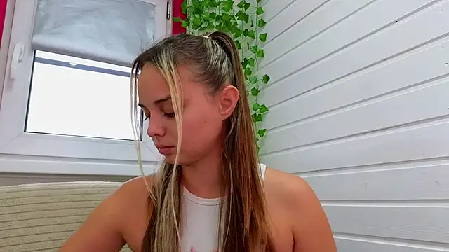 Misss Vikk online show from 10/29/25, 07:54