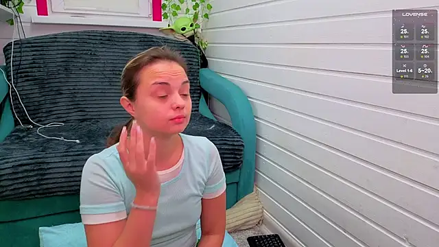 Misss Vikk online show from 11/24/25, 06:13