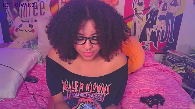 Snapshot of N1NT3NDH03 chatting on 02/11/25, 04:33 N1NT3NDH03 online show from 02/11/25, 04:33