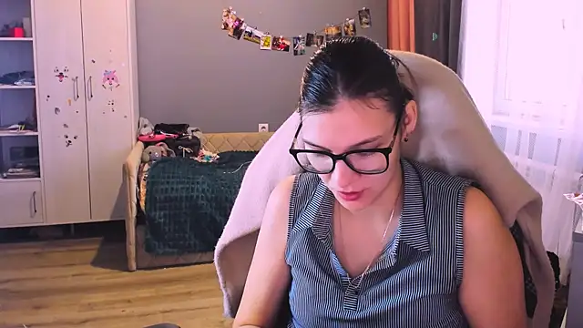 MollyLollipop online show from 12/15/25, 05:55