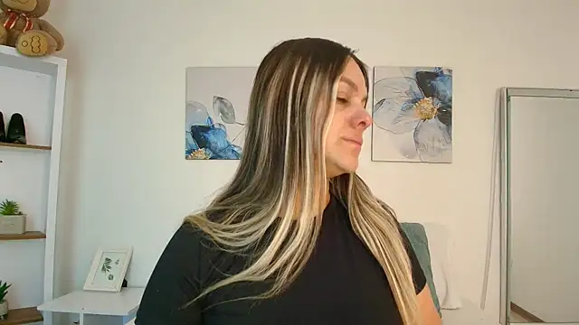 Snapshot of Isabella_Harley chatting on 07/10/26, 01:25 Isabella Harley online show from 07/10/26, 01:25
