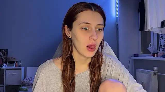 Uniarten online show from 10/28/25, 06:10