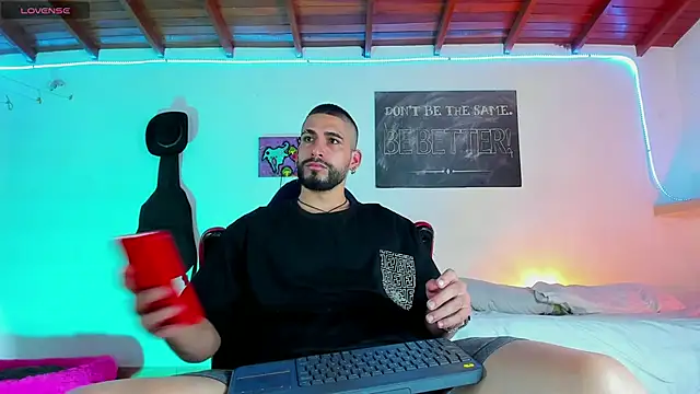 Snapshot of RyanCarter_ chatting on 12/20/24, 06:35 RyanCarter  online show from 12/20/24, 06:35