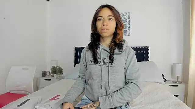 ZulyMichels online show from 02/19/25, 12:44