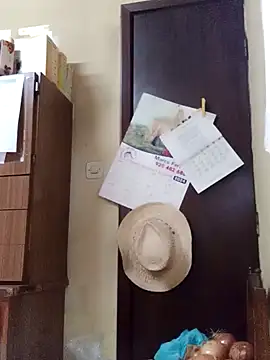 Snapshot of White_rabbit_ chatting on 01/06/25, 10:13 White rabbit  online show from 01/06/25, 10:13