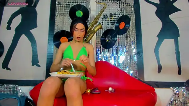 nickyminach  online show from 01/16/25, 10:34