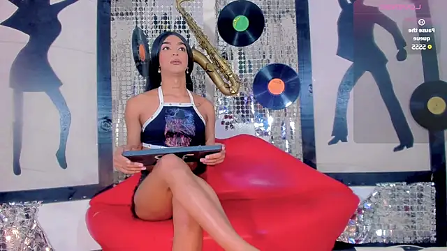 nickyminach  online show from 02/04/25, 07:33