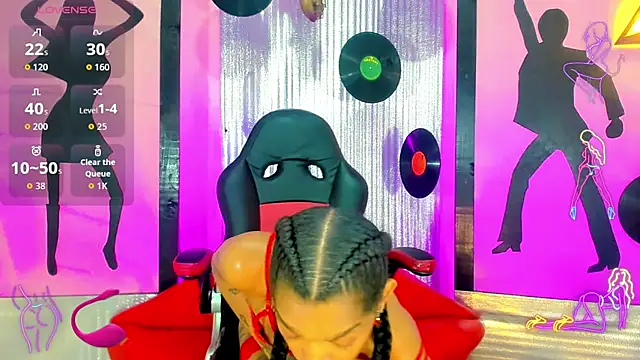 nickyminach  online show from 10/18/25, 07:25