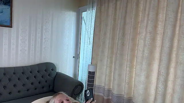 Snapshot of Eva_Nathan chatting on 11/04/25, 02:32 Eva Nathan online show from 11/04/25, 02:32