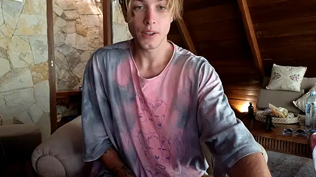 Snapshot of Cryptikov chatting on 05/05/26, 12:40 Cryptikov online show from 05/05/26, 12:40