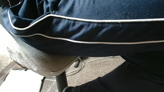 Snapshot of blow2gold chatting on 09/17/25, 10:39 blow2gold online show from 09/17/25, 10:39