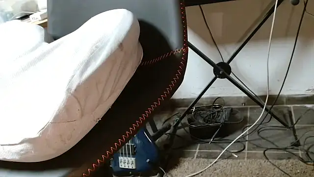 Snapshot of blow2gold chatting on 10/04/25, 01:53 blow2gold online show from 10/04/25, 01:53