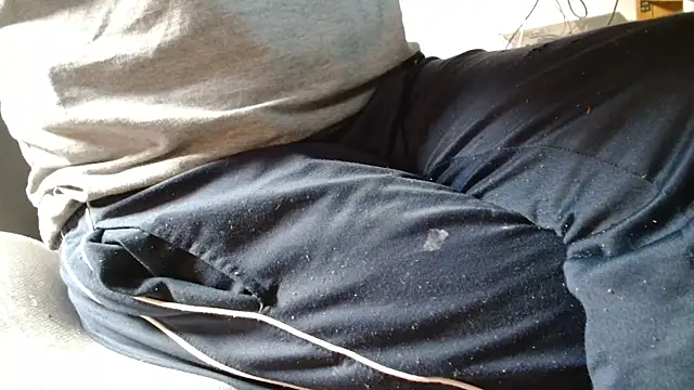 Snapshot of blow2gold chatting on 10/15/25, 08:03 blow2gold online show from 10/15/25, 08:03