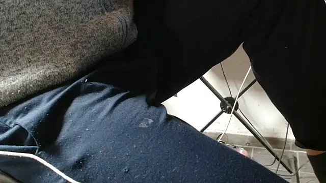 Snapshot of blow2gold chatting on 10/26/25, 05:08 blow2gold online show from 10/26/25, 05:08