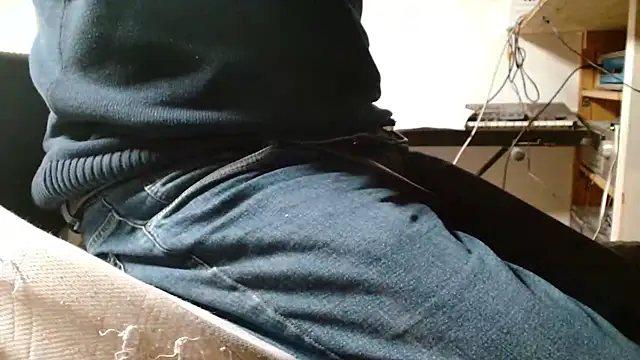 Snapshot of blow2gold chatting on 12/01/25, 03:39 blow2gold online show from 12/01/25, 03:39