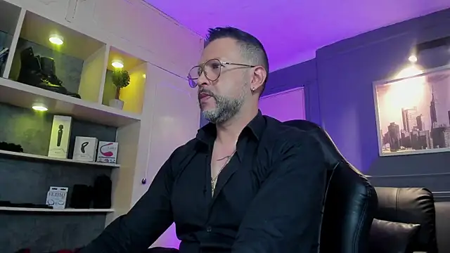 Snapshot of MrFrank_tattoo chatting on 01/17/26, 11:48 MrFrank tattoo online show from 01/17/26, 11:48