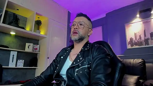 Snapshot of MrFrank_tattoo chatting on 02/08/26, 10:18 MrFrank tattoo online show from 02/08/26, 10:18