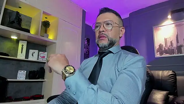 Snapshot of MrFrank_tattoo chatting on 02/16/26, 10:33 MrFrank tattoo online show from 02/16/26, 10:33