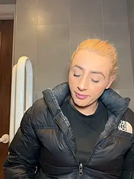 Strongqueen online show from 10/18/25, 08:42