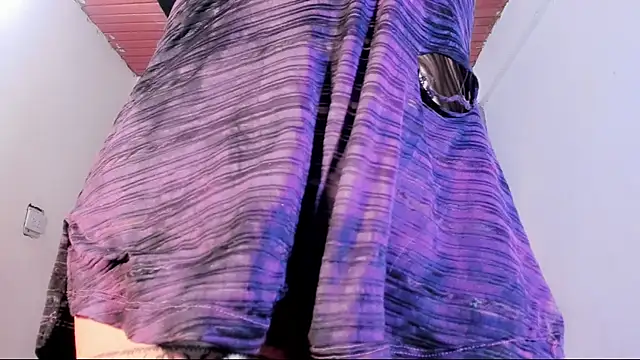 Snapshot of little_tsgirl_ chatting on 05/11/26, 12:44 little tsgirl online show from 05/11/26, 12:44