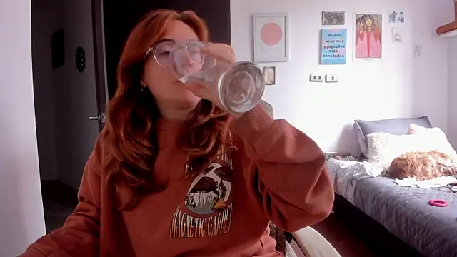 Snapshot of linda_giggle chatting on 12/10/24, 07:00 linda giggle online show from 12/10/24, 07:00