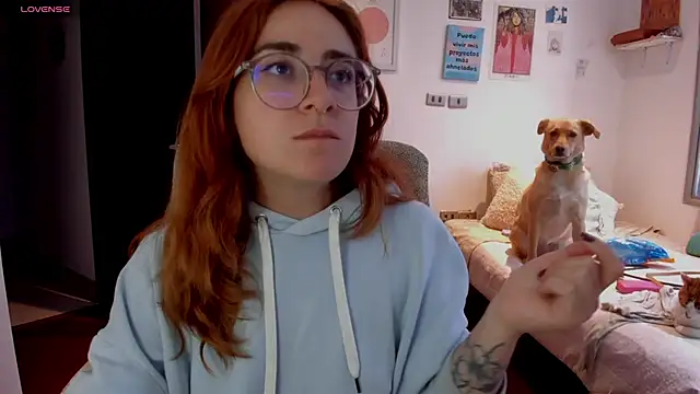 Snapshot of linda_giggle chatting on 12/19/24, 10:42 linda giggle online show from 12/19/24, 10:42