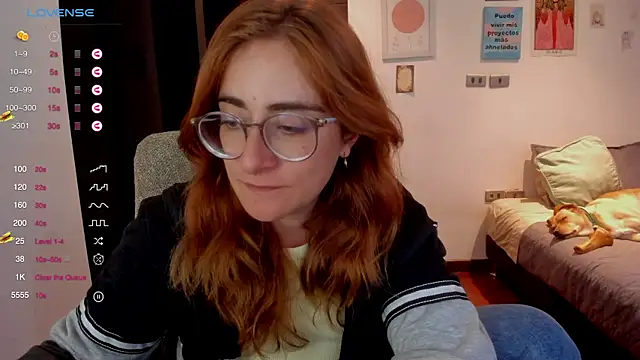 Snapshot of linda_giggle chatting on 12/23/24, 11:06 linda giggle online show from 12/23/24, 11:06