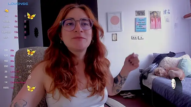 Snapshot of linda_giggle chatting on 12/24/24, 02:33 linda giggle online show from 12/24/24, 02:33