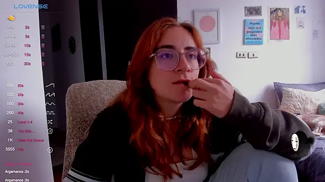 Snapshot of linda_giggle chatting on 12/24/24, 05:34 linda giggle online show from 12/24/24, 05:34