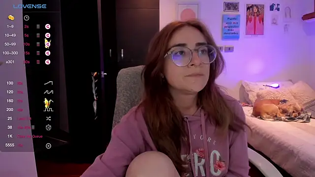 Snapshot of linda_giggle chatting on 02/01/25, 12:51 linda giggle online show from 02/01/25, 12:51