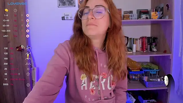 Snapshot of linda_giggle chatting on 02/19/25, 12:46 linda giggle online show from 02/19/25, 12:46