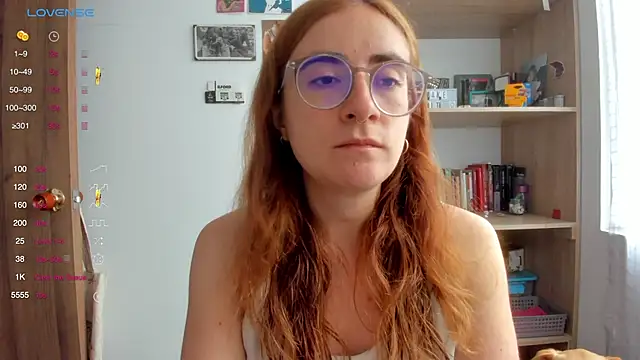 Snapshot of linda_giggle chatting on 03/04/25, 01:17 linda giggle online show from 03/04/25, 01:17