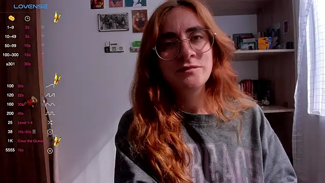 Snapshot of linda_giggle chatting on 03/19/25, 02:02 linda giggle online show from 03/19/25, 02:02