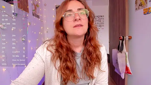 Snapshot of linda_giggle chatting on 09/18/25, 02:08 linda giggle online show from 09/18/25, 02:08