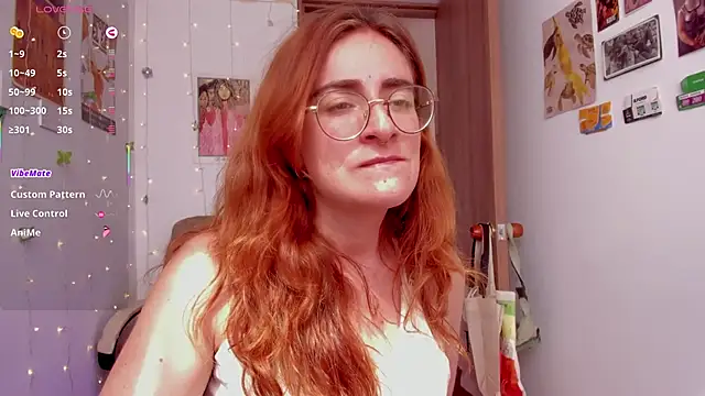 Snapshot of linda_giggle chatting on 09/25/25, 02:10 linda giggle online show from 09/25/25, 02:10