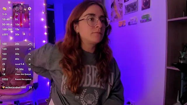 Snapshot of linda_giggle chatting on 10/01/25, 02:39 linda giggle online show from 10/01/25, 02:39