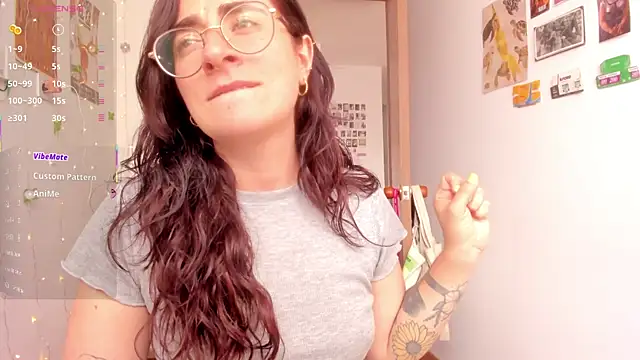 Snapshot of linda_giggle chatting on 10/22/25, 02:17 linda giggle online show from 10/22/25, 02:17