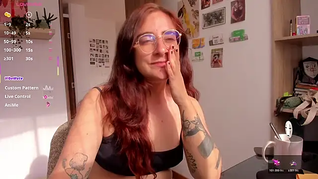 Snapshot of linda_giggle chatting on 06/17/26, 01:01 linda giggle online show from 06/17/26, 01:01