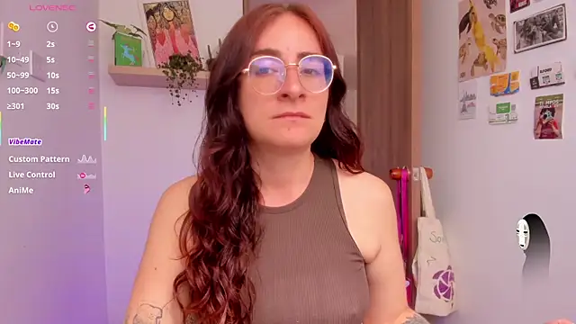 Snapshot of linda_giggle chatting on 06/18/26, 02:43 linda giggle online show from 06/18/26, 02:43