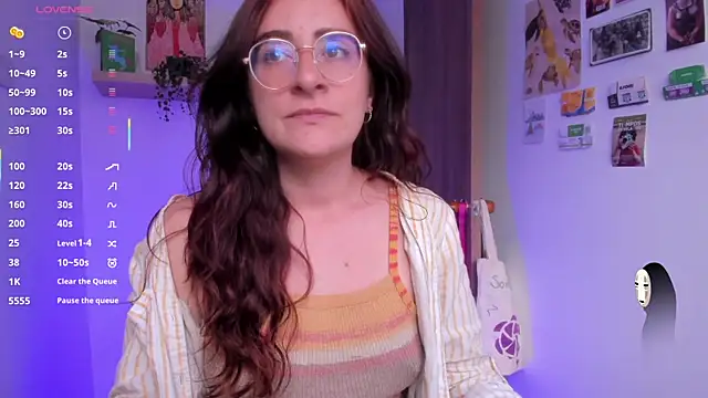 Snapshot of linda_giggle chatting on 06/19/26, 10:24 linda giggle online show from 06/19/26, 10:24