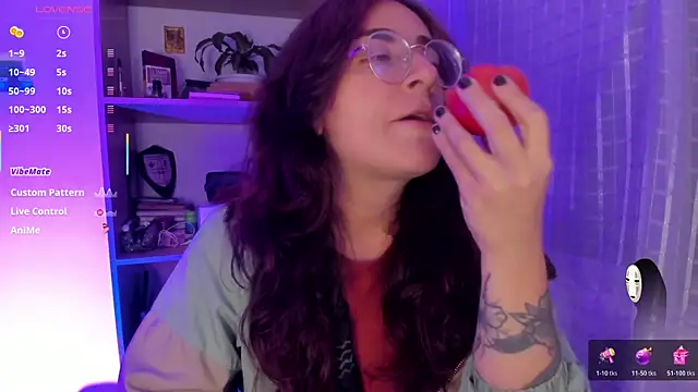 Snapshot of linda_giggle chatting on 07/18/26, 02:16 linda giggle online show from 07/18/26, 02:16